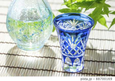 冷酒と青もみじ 夏のイメージ 冷酒と青もみじ 夏のイメージ 88700169