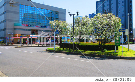 JR東日本武蔵野線の三郷駅とその周辺の風景（2022年4月撮影） 88701509