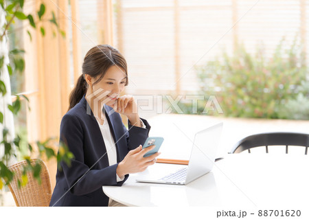 ビジネス 女性 30代 ビジネス 女性 30代 88701620