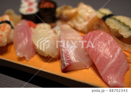 お寿司屋さんの特上寿司 88702343