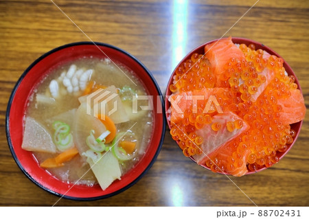 市場めしのさけいくら丼(青森県) 市場めしのさけいくら丼(青森県) 88702431