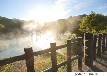 朝日と地獄沼(青森県八甲田) 朝日と地獄沼(青森県八甲田) 88702655