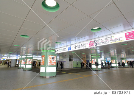 新宿駅　東西自由通路 88702972