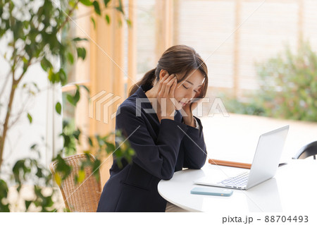 ビジネス　女性　30代 88704493