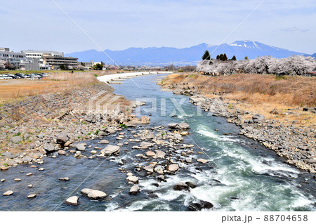 臼田橋／千曲川より浅間山方面を望む(長野県佐久市)【2022.4】 88704658