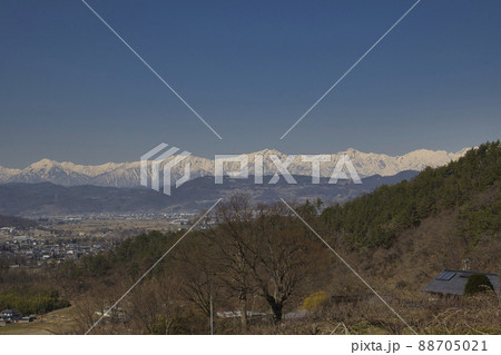 松代町あんずの里からの後立山連峰の眺め 長野県長野市 松代町あんずの里からの後立山連峰の眺め 長野県長野市 88705021