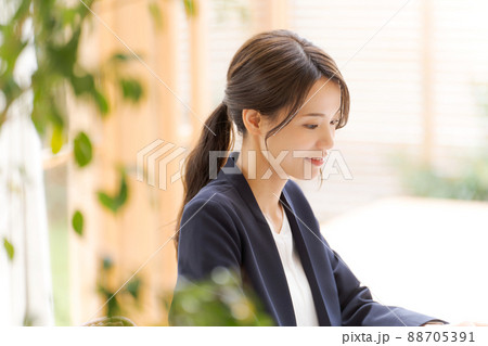 ビジネス 女性 30代 ビジネス 女性 30代 88705391