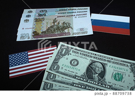 【米ドル・ロシアルーブル・為替・FX・株などに関する記事のサムネイルに】ロシアルーブル紙幣とチャート 88709738