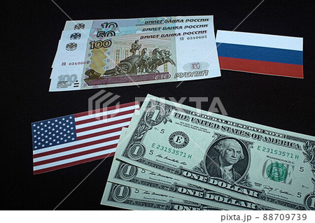 【米ドル・ロシアルーブル・為替・FX・株などに関する記事のサムネイルに】ロシアルーブル紙幣とチャート 88709739