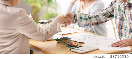 シニア夫婦　終活　備え 88710550