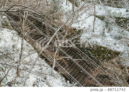 京都東山・雪の清水寺境内の風景 京都東山・雪の清水寺境内の風景 88711742