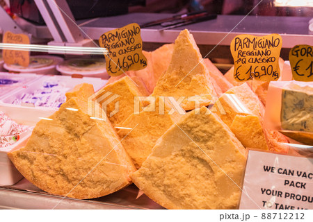 イタリアン食材　チーズ　フィレンツェ中央市場 88712212