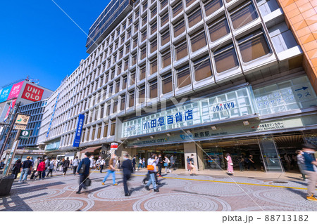 日本の東京都市景観　小田急新宿駅などを望む 88713182