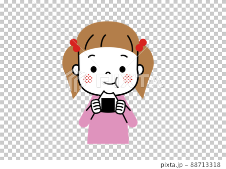 おにぎりをもぐもぐと食べている女の子 88713318
