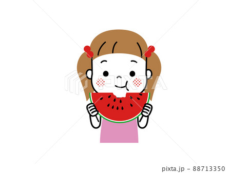 真っ赤なすいかにかぶりついて食べる女の子 88713350