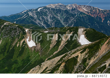 北アルプス・鷲羽岳から見る薬師岳 88714072