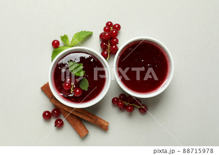 Cranberry sauce and ingredients on light gray background 88715978