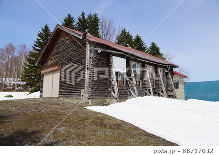 雨竜町立川上小中学校の体育館（廃校） 88717032