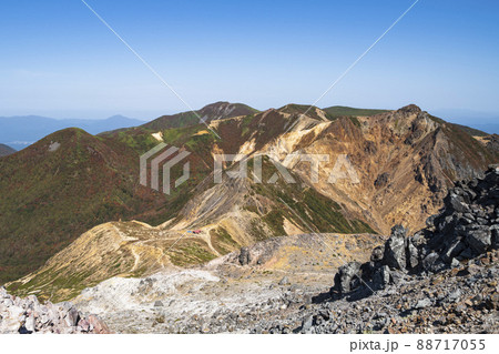那須岳から見た朝日岳【栃木県・那須塩原市】 88717055