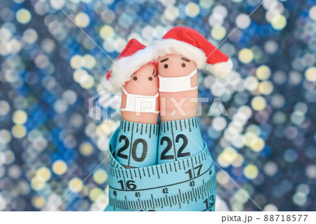 Fingers art of couple in medical mask from COVID-2019 celebrates Christmas Fingers art of couple in medical mask from COVID-2019 celebrates Christmas 88718577