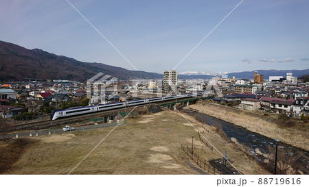 木落し坂から見る特急あずさと茅野市街地 木落し坂から見る特急あずさと茅野市街地 88719616