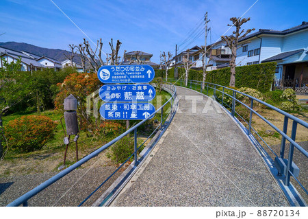 徳島県美馬市脇町の舟着き場公園付近からうだつの町並みに向かう通路 徳島県美馬市脇町の舟着き場公園付近からうだつの町並みに向かう通路 88720134