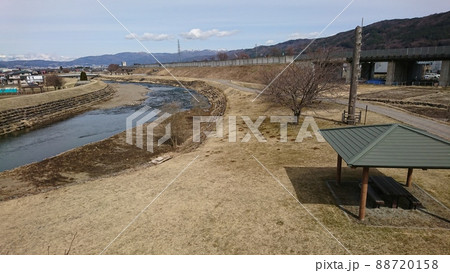 諏訪大社上社御柱川越しの場 88720158