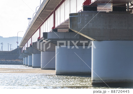 橋の橋脚 橋の橋脚 88720445