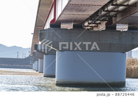 橋の橋脚 88720446