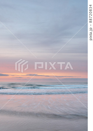 海の夕暮れ 88720834