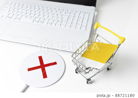通信販売の支払いをクレジットカードでするイメージ 通信販売の支払いをクレジットカードでするイメージ 88721180