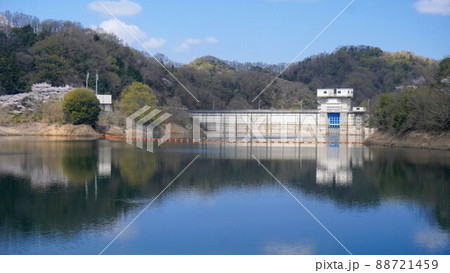 前山ダム公園の春の風景【香川県さぬき市前山】 前山ダム公園の春の風景【香川県さぬき市前山】 88721459