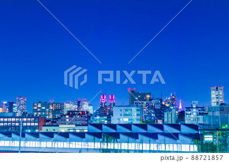 【東京の都市風景】中野富士見町から新宿方向の夜景 88721857