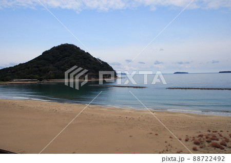 山口県萩市の人気観光スポット「菊ヶ浜」 白砂青松の海岸と美しい海の景観 山口県萩市の人気観光スポット「菊ヶ浜」 白砂青松の海岸と美しい海の景観 88722492
