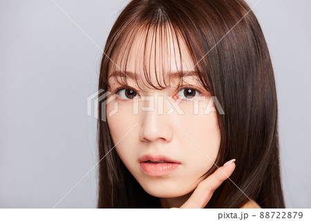 ビューティー若い女性　うざバング　 88722879