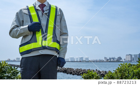 海と工業地帯│製造業・プラント・建設業イメージ。 海と工業地帯│製造業・プラント・建設業イメージ。 88723213