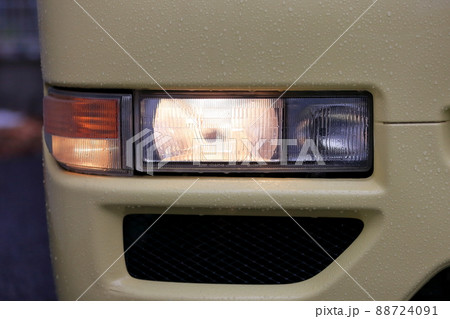 マイクロバスのヘッドライト 88724091