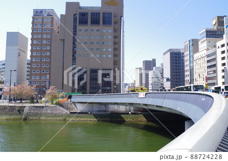 桜咲く広島猿猴川の景色 88724228