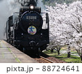 SLやまぐち号と満開の桜　1 88724641
