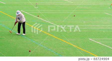 老人のスポーツ　ゲートボール 88724904