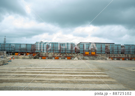 復興中の首里城の風景 88725102