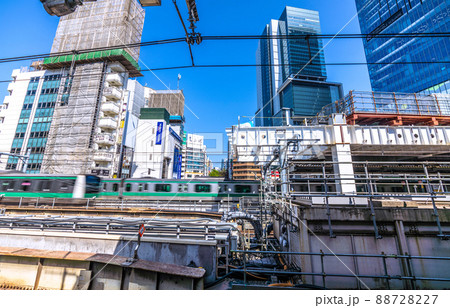 日本の東京都市景観　渋谷駅の再開発工事が進行中。（奥にが渋谷ヒカリエなどが見える） 88728227