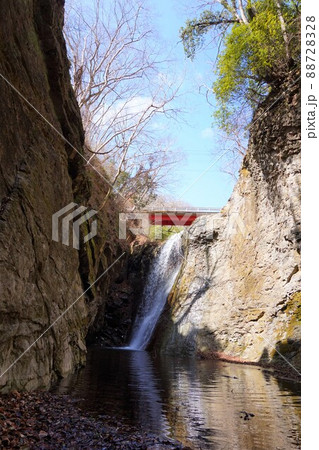 子ノ神の滝　橋　ジオパーク秩父　ジオサイト　秩父市指定名勝 88728328