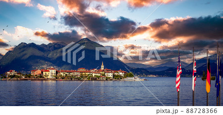 Borromean islands, lake maggiore, Stresa, italy 88728366