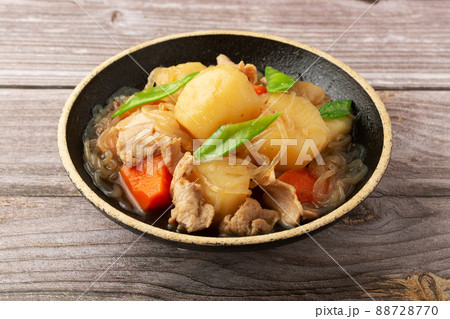 豚肉の肉じゃが 88728770