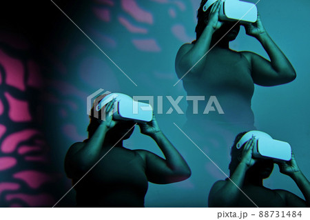 Kaleidoscope portrait of black woman standing in virtual reality goggles 88731484