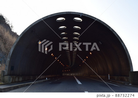 海岸道路のシェルター 88732274