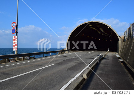 海岸道路のシェルター 海岸道路のシェルター 88732275