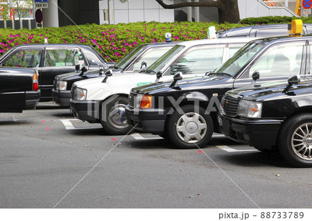 客待ちのタクシー 88733789