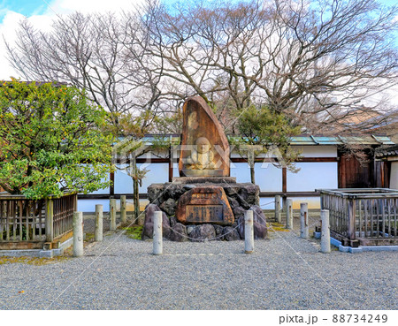 京都、宝鏡寺門跡(百々御所)の人形塚 京都、宝鏡寺門跡(百々御所)の人形塚 88734249